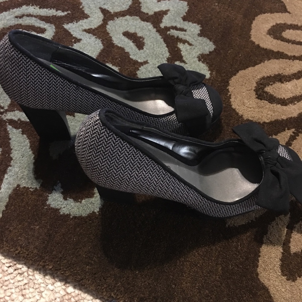 Ann Marino Black houndstooth pumps with Bow, OBO
